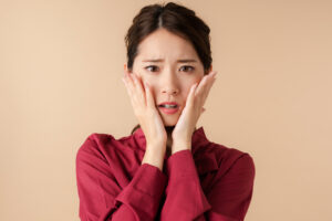 女性, スキンケア, 日本人,メイクアップ,鏡,美容,美容ケア, 人の顔,日本,笑顔,美しさ,保湿クリーム,女,