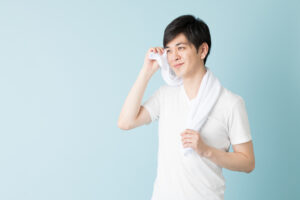 日本人, 男性, 男性のみ, 汗, アクティブライフスタイル, 日本, 運動する, 1人, Tシャツ,