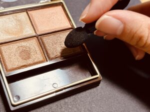 化粧,化粧品,メイク,メイクアップ,おしゃれ,おめかし,グロウ,美容,美,アイシャドウ,カラフル