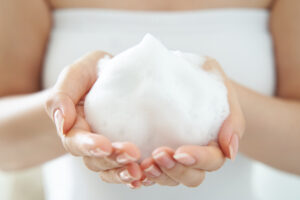 泡,洗顔,手,女性,人間の手,ボディケア,クレンジング剤,美容,美容ケア,