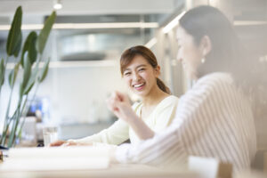 人物,イラストレーション,話す,会議,フラットデザイン,話し合い,シンプル,リラクゼーション,友情,ベクター画像